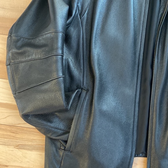 Danier leather jacket - Picture 3 of 8
